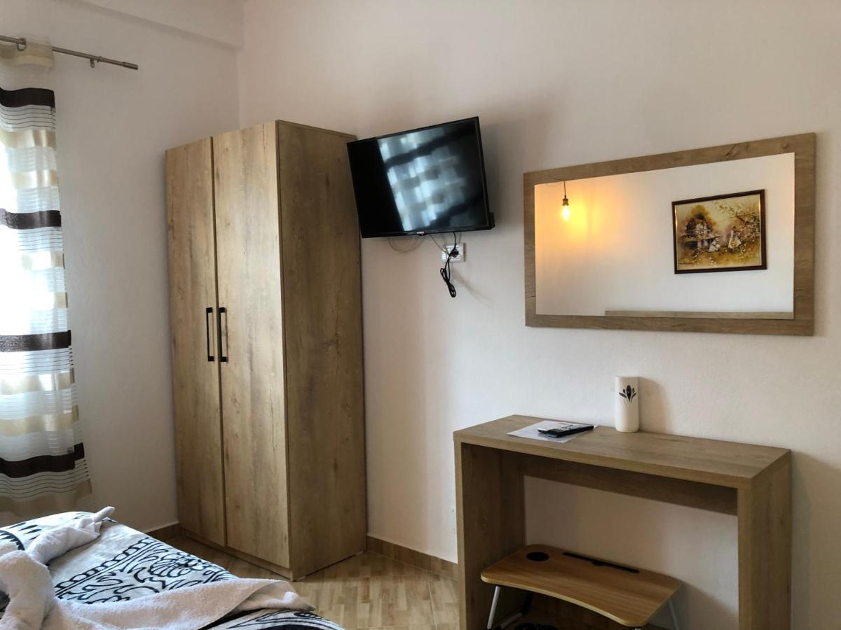 Hotel Apostoli Permet Luaran gambar