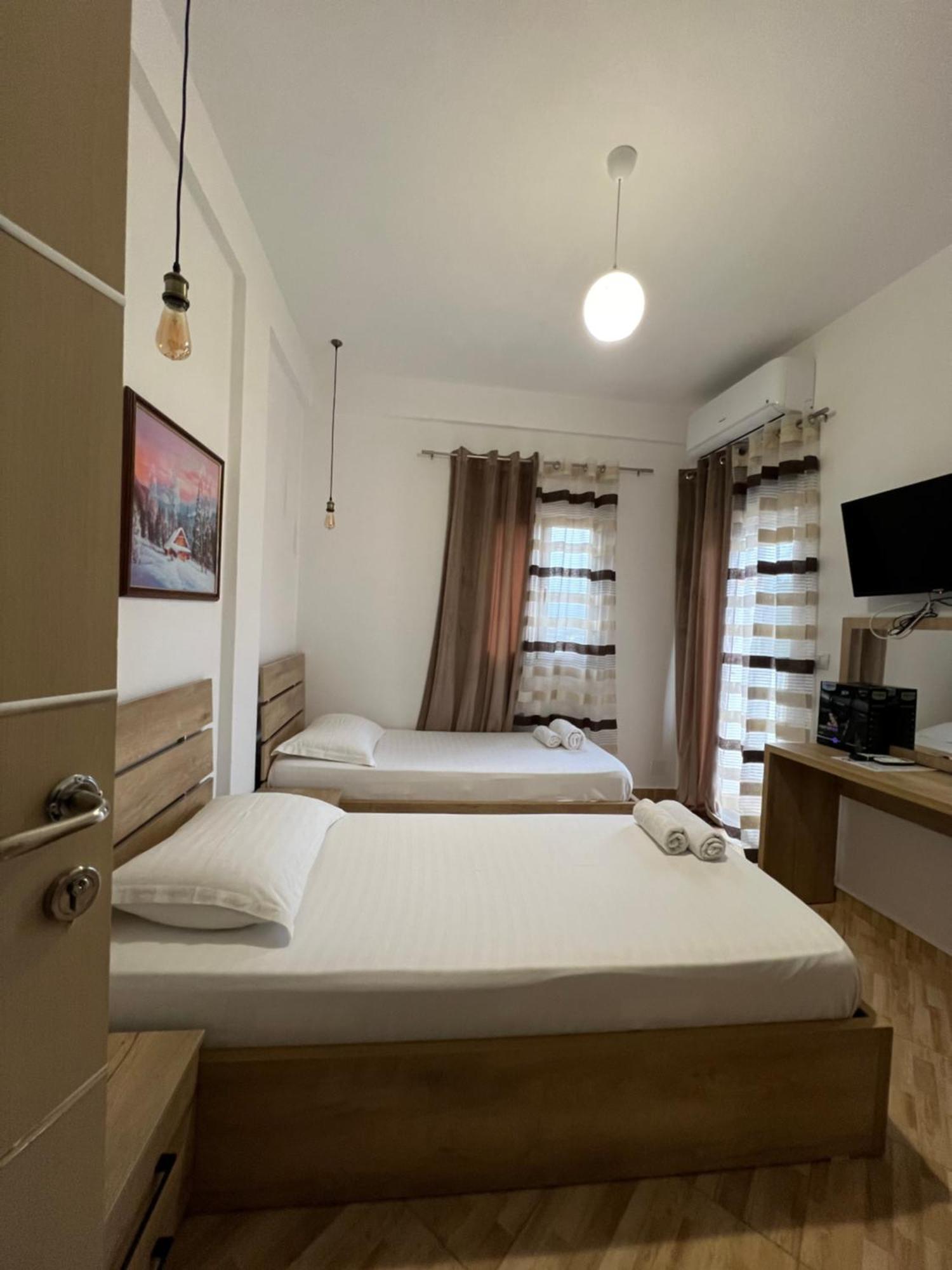 Hotel Apostoli Permet Luaran gambar